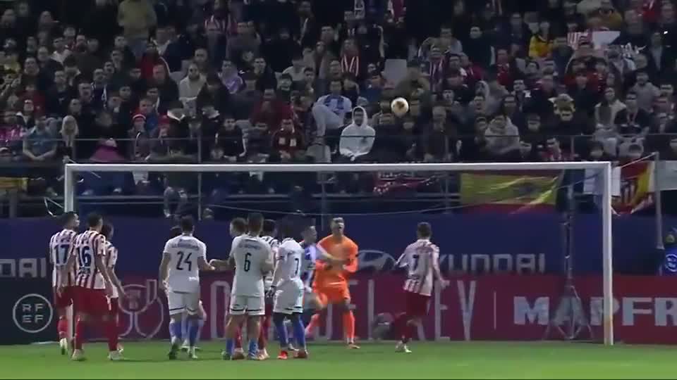 佩林卡：我把里夫斯绝杀森林狼的照片印在高尔夫球上送给了他