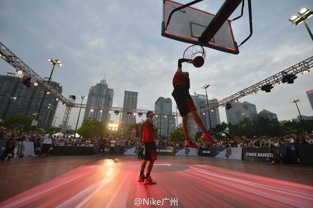 金彭贝谈登贝莱荣膺金球奖：看到他在台上落泪，我真的很感动